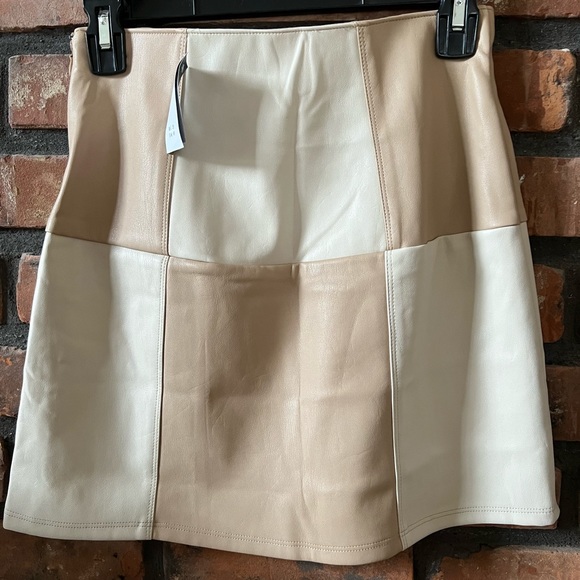 Hollister two-toned faux leather patchwork skirt - Picture 3 of 5